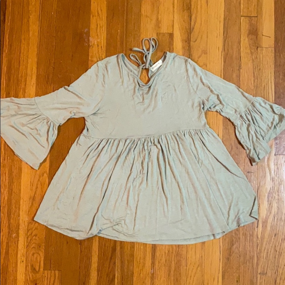 Green Flowy Top - Picture 2 of 4